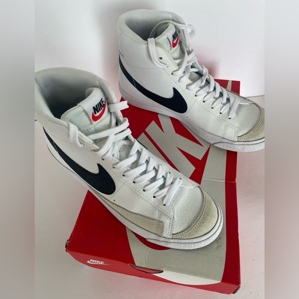 Nike Blazer Unisex White and Black High-Top Sneakers Size 6.5 Youth Eur39